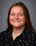 en person som smiler til kameraet en person som smiler til kameraet