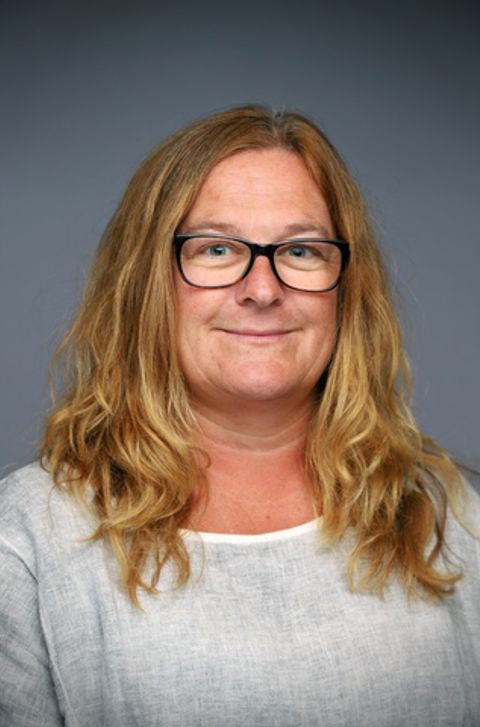 en person med langt hår