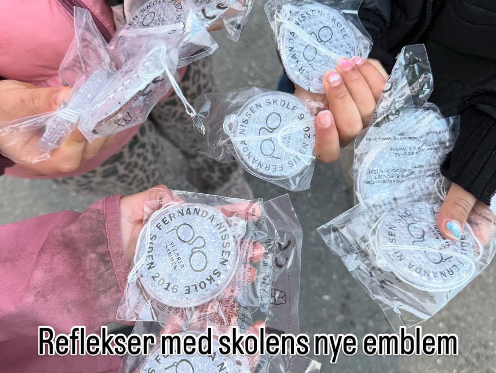 Personer som holder en refleks