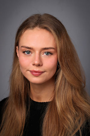 en person med langt hår